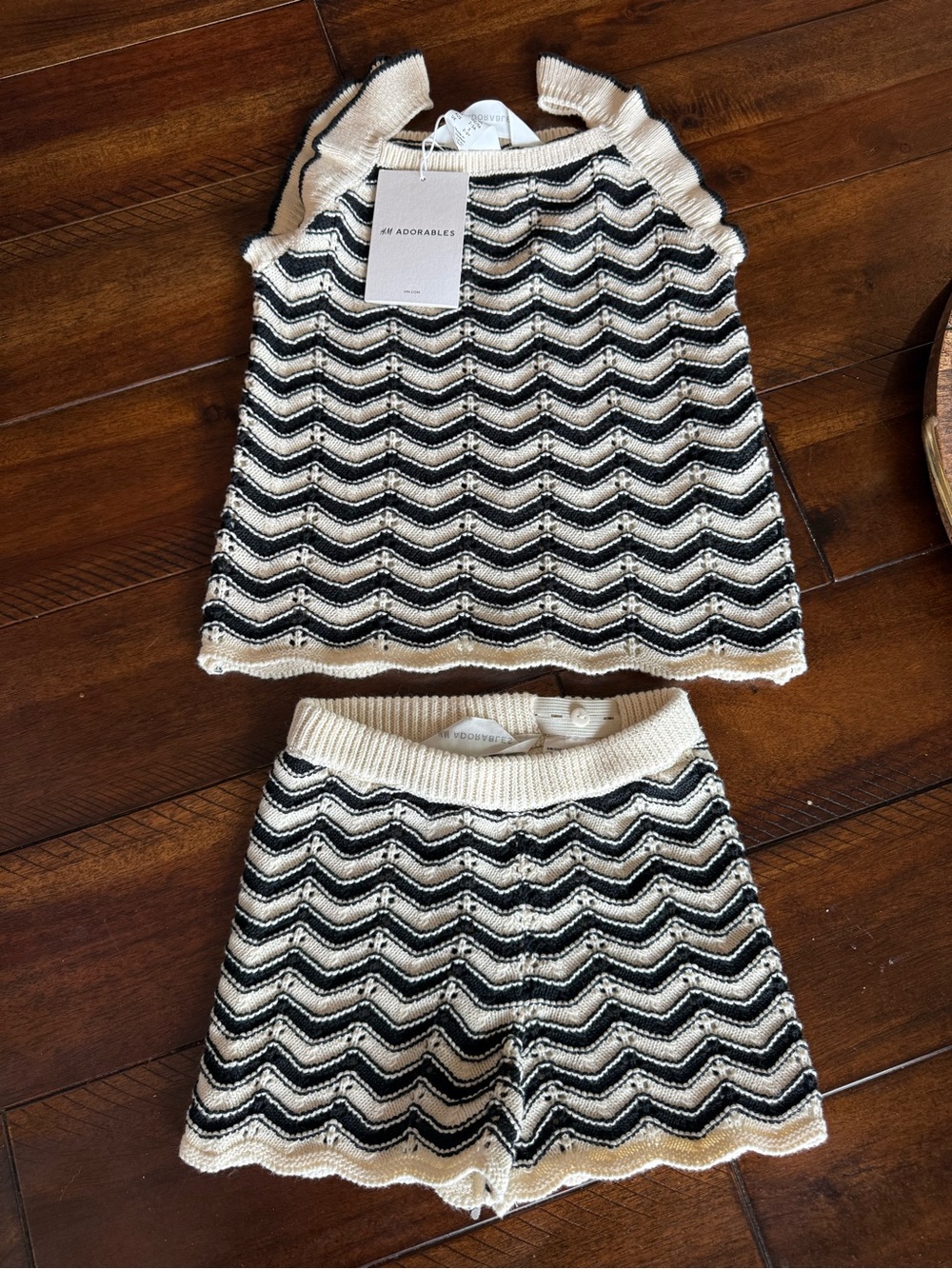 NWT 2/3T H&M Kids Knit Chevron Shorts and Top Set -